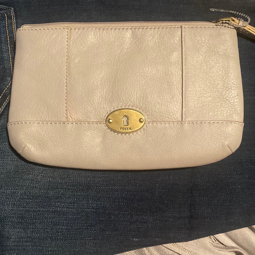 NWT Grey Fossil Wristlet